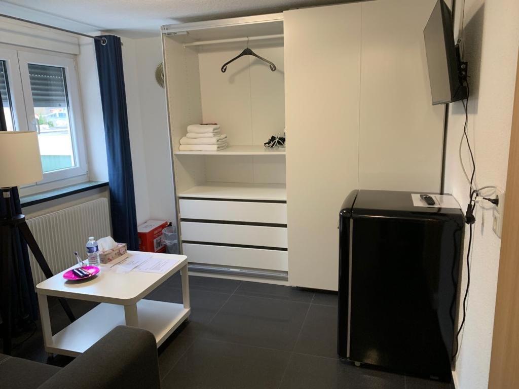 Guenstige Zimmer-Unterkunft Zimmer Mit Gemeinschaftsbad Lörrach Exterior foto