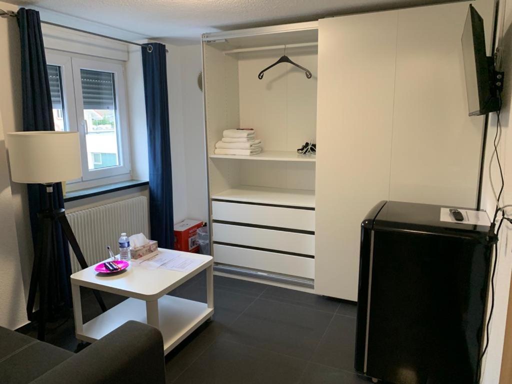Guenstige Zimmer-Unterkunft Zimmer Mit Gemeinschaftsbad Lörrach Exterior foto